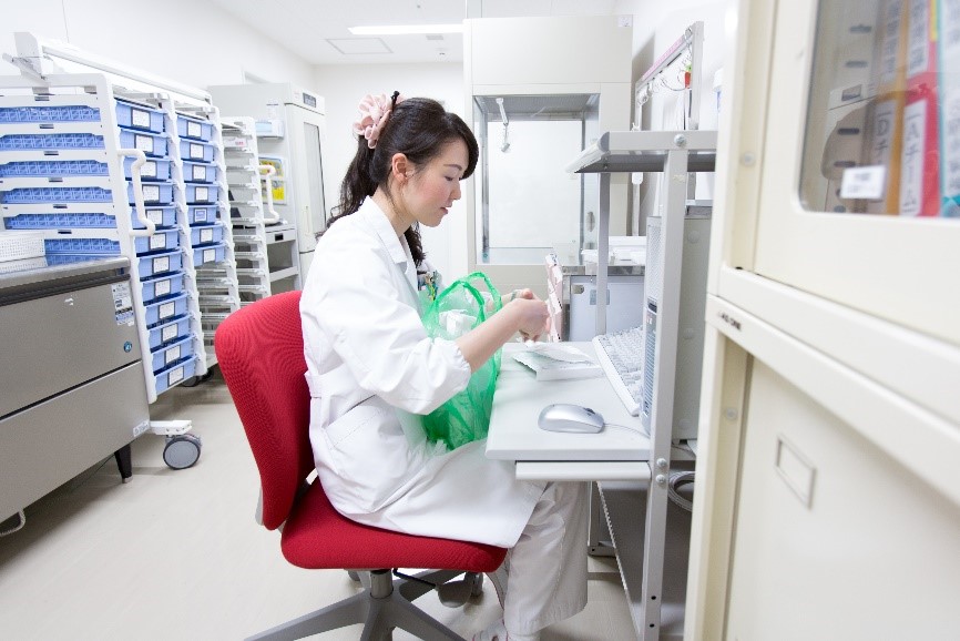 病院で出された薬以外にも市販薬やサプリメントなども確認しています